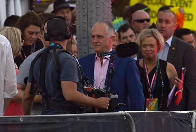В Сиднее премьер-министр посетил гей-парад - ФОТО